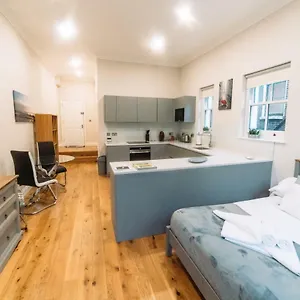 Apartment Flat 3, Cromwell Road, 1 Bedroom Studio
