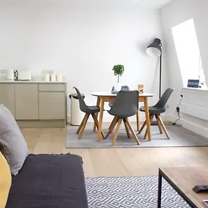 Cosy Two Bedroom In Islington Apartment