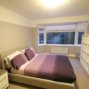 Holiday home Oak Tree London
