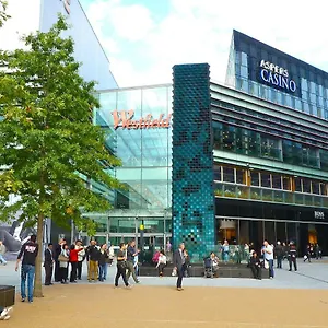 Top Floor Luxury And Spacious 2 Bedroom In Stratford Apartment London