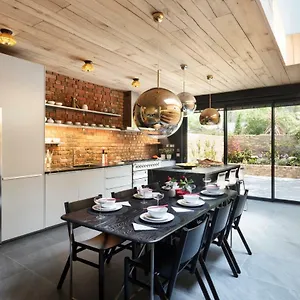 Contemporary Boutique Holiday home *