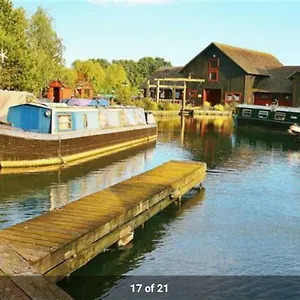 One Bedroom At 23 Marina Approach Apartment Hayes (Greater London)
