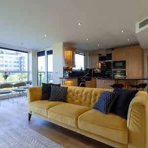 Thames View Apartment, Imperial Wharf Apartment *