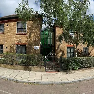 Apartment Forest Hill London