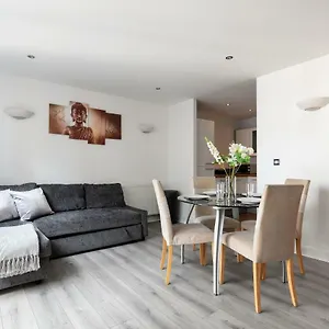 Luxury With River View, Gym And Parking *