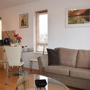 Splendid 1 Bed Flat In Stockwell, Sleeps 4 Apartment London