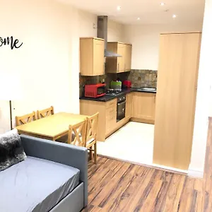 Apartment Greater Holiday Let @ Hanwell London