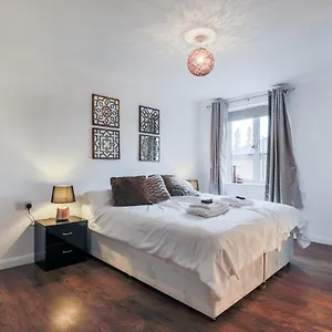 New Cross By Emerald Apartment