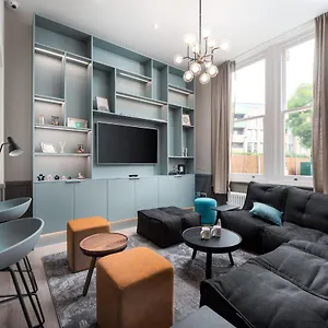 Queen's Drive 3*