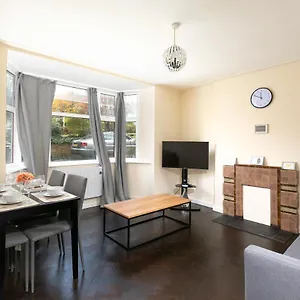 Cozy Near Alexandra Palace * London