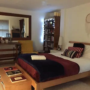Chalk Farm Studio Apartment
