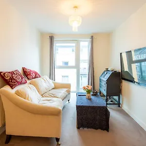 Apartment Amazing Modern 2 Bedroom Flat In Greenwich For 4 People *