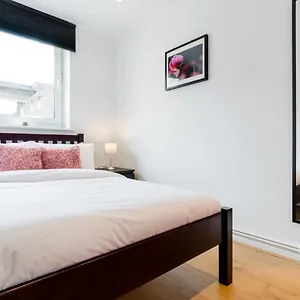 Cosy 4 Bed Apt In Central Sleeps 8 Apartment London