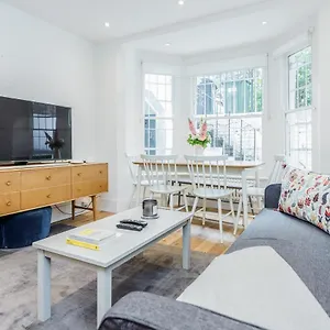 Bonnington Gardens - 1 Bed Open Plan Basement Flat *
