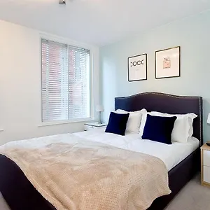 Mulberry Flat 4 - Two Bedroom 2nd Floor By Living London