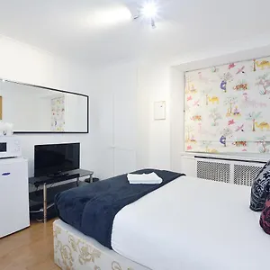 Hostel Hyde Park Gate London