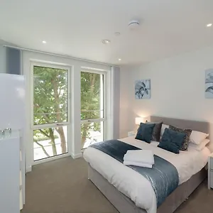 Apartment Deluxe *