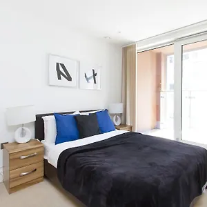 Molia Canary Wharf Hotel 3*
