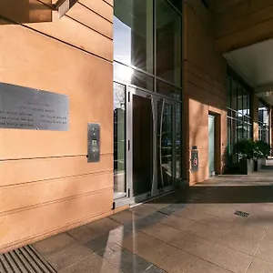 St. Georges Wharf Serviced Apartments By Thesqua.Re Hotel