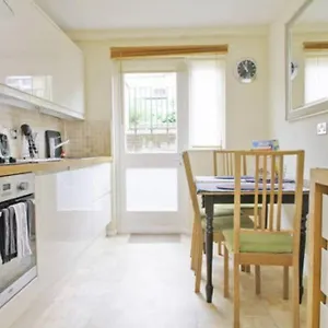 2 Bedroom With Patio - Ideal Location Zone 1 Apartment *