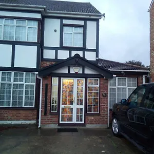 1st Gold Apartment Isleworth