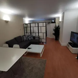 Large Modern Gf 1-bed Sleeps 2 *