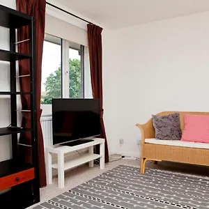 Warm East Sleeps 4 *
