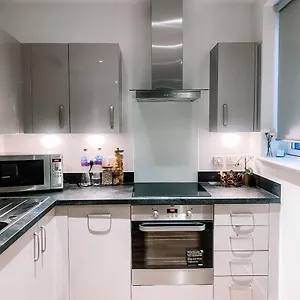 Luxury - 1 Min From Station
