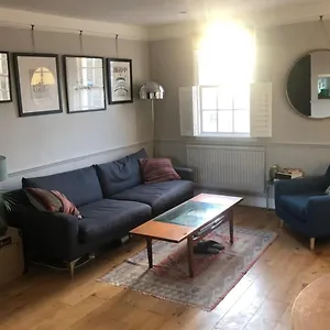 Stylish And Spacious With Terrace