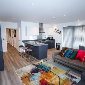 Apartment Lovely 2 Bed With Parking *