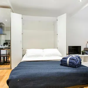 Apartment Spacious Lower Ground Studio With Private Patio Near Warren Street