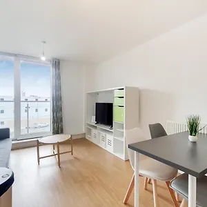 Free Parking - Two Bed By Docklands *