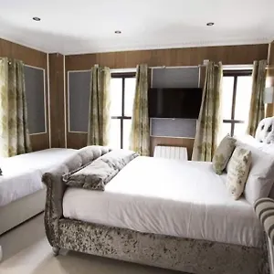 Cheshire 3* London