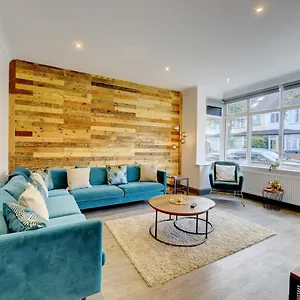 The Cedars: Luxury Gateway To London And Gatwick Apartment *