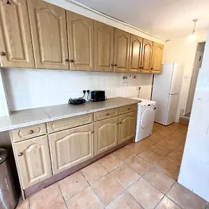 Amazing New House In Guest house London