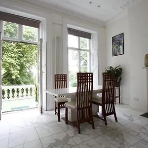 Large 2 Beds Flat Overlooking Clapham Common Park Apartment *