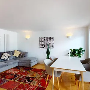 Lovely 2 Bedroom Flat Overlooking Canary Wharf