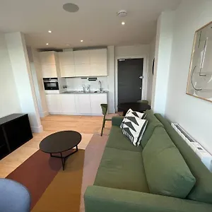 1 Double Bed Apartament With Gym, Cinema And Pool Table In Front Of The Wembley Stadium Apartment London