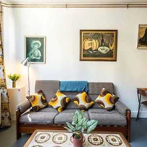 1 Bedroom House With An Edge In King Cross Holiday home *