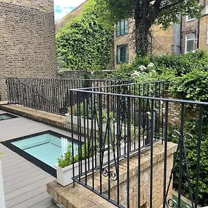 Stylish 3-bedroom Flat In Kensington Apartment London