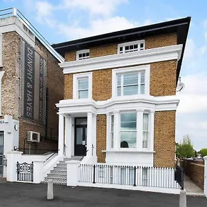 Apartment Recently Redecorated Spacious And Modern 1br Flat In West