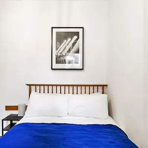 2 Bed Garden Flat Leyton Village Apartmán *
