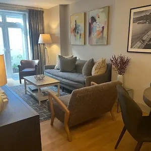 Apartment 2 Bedroom Just Off Kings Road London