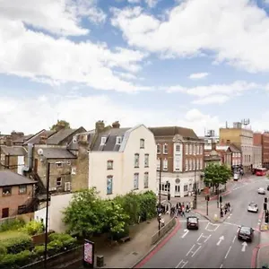 Апартаменты 2 Bedrooms Flat @ London Station Zone 5 Саттон
