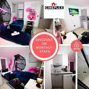 Double Bed Studio Flat With Netflix Flat B Unit C2 Wifi Disney By Cineplex Short Lets Serviced
