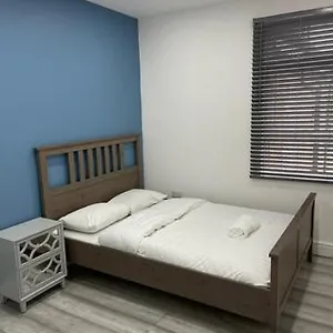 East Self Check In Apartman *