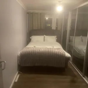 Апартаменты 2 Bedroom In Stoke Newington *