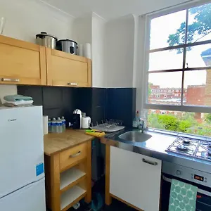 Camberwell Central: 2-bedroom Flat With Excellent Connections London