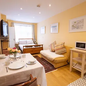 London Vegetarian Smoke & Pet Free En-suite With Ev Parking Apartment *