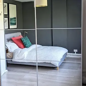 Stylish 2 Bedroom Flat In Angel Location London